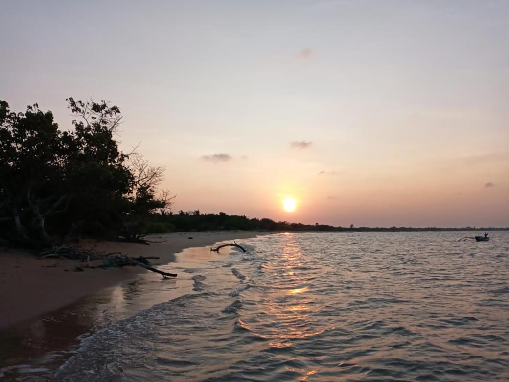 Giman Free Beach Resort Passikudah Exterior photo